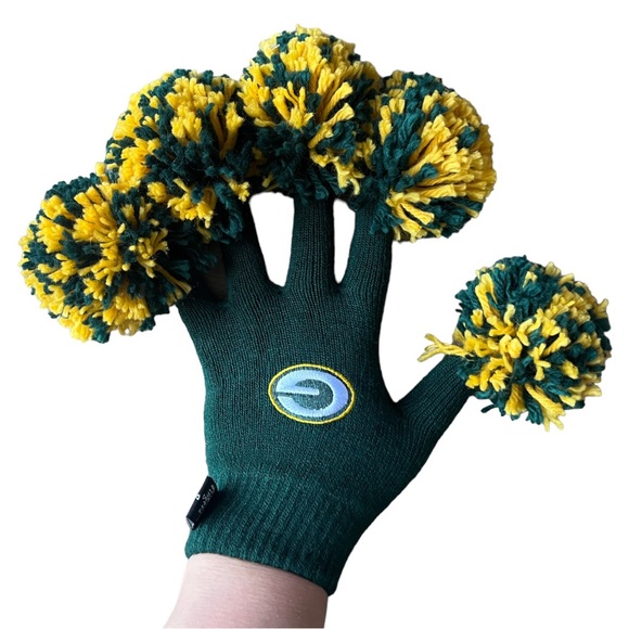 Spirit Fingerz Accessories - Green Bay Packers Spirit Fingerz Women’s Pom Pom Green Gloves